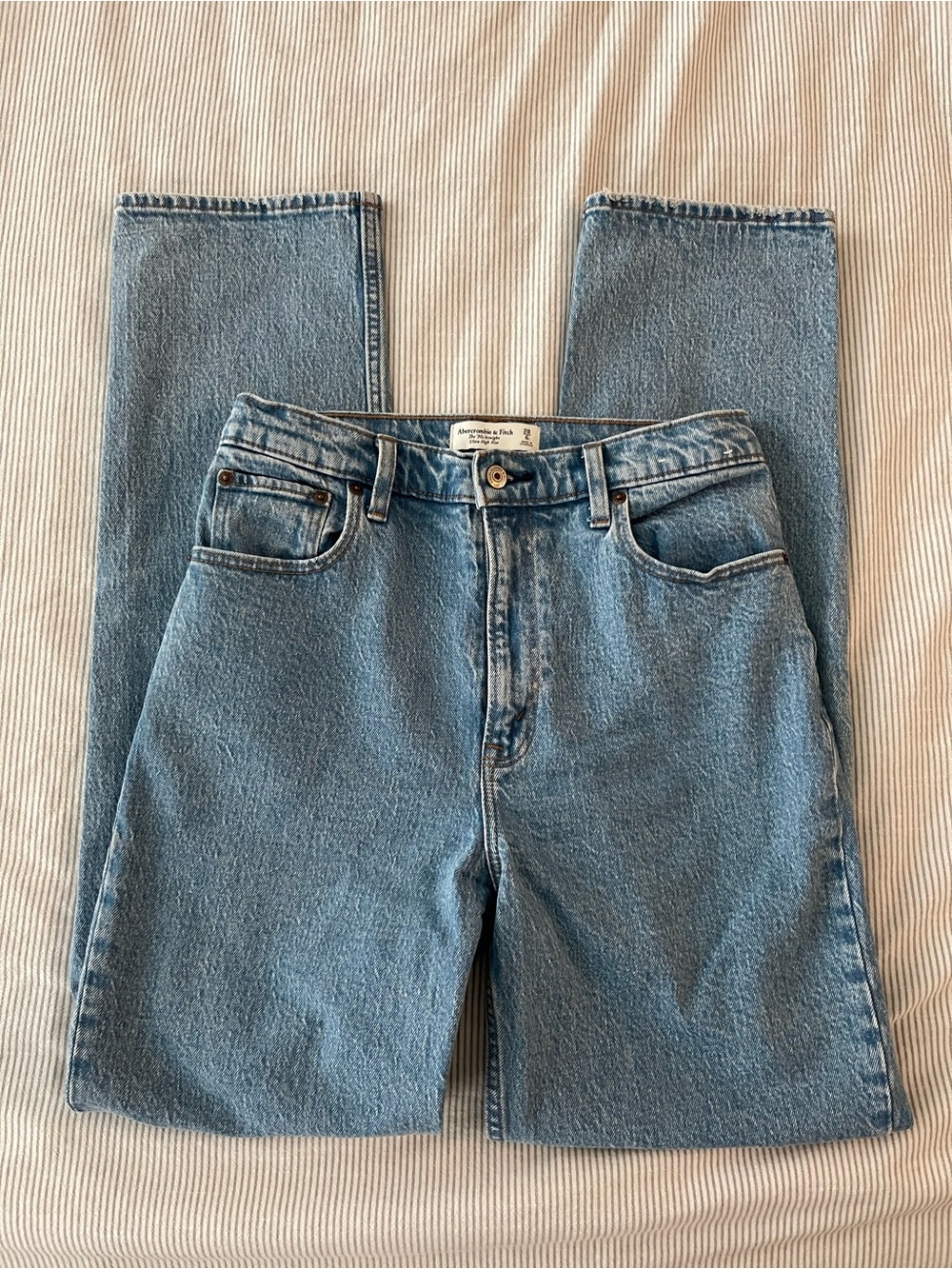 Abercrombie & Fitch The 90s Straight Ultra High Rise Size 6L